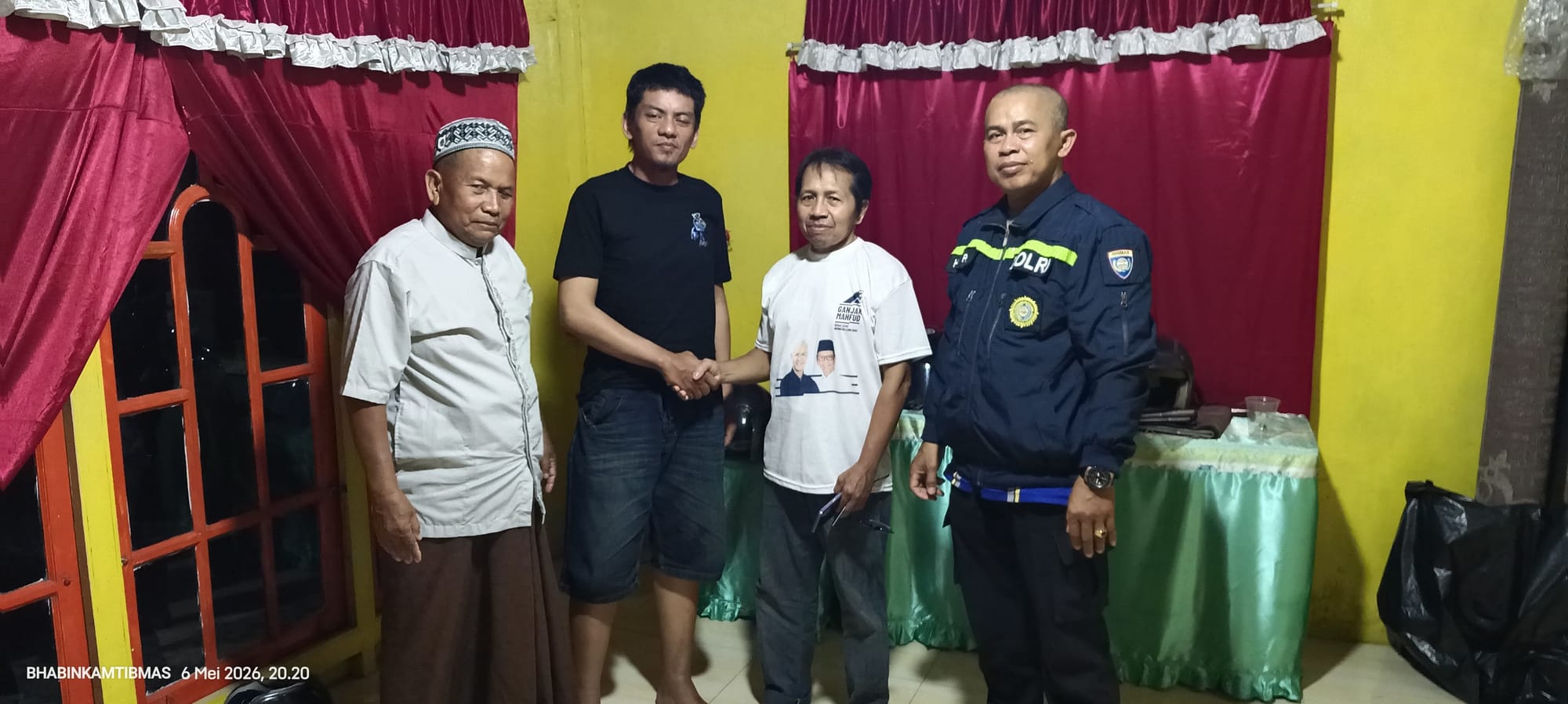 Bhabinkamtibmas Tanjung Hilir Mediasi Permasalahan Parkir Dump Truk Secara Kekeluargaan