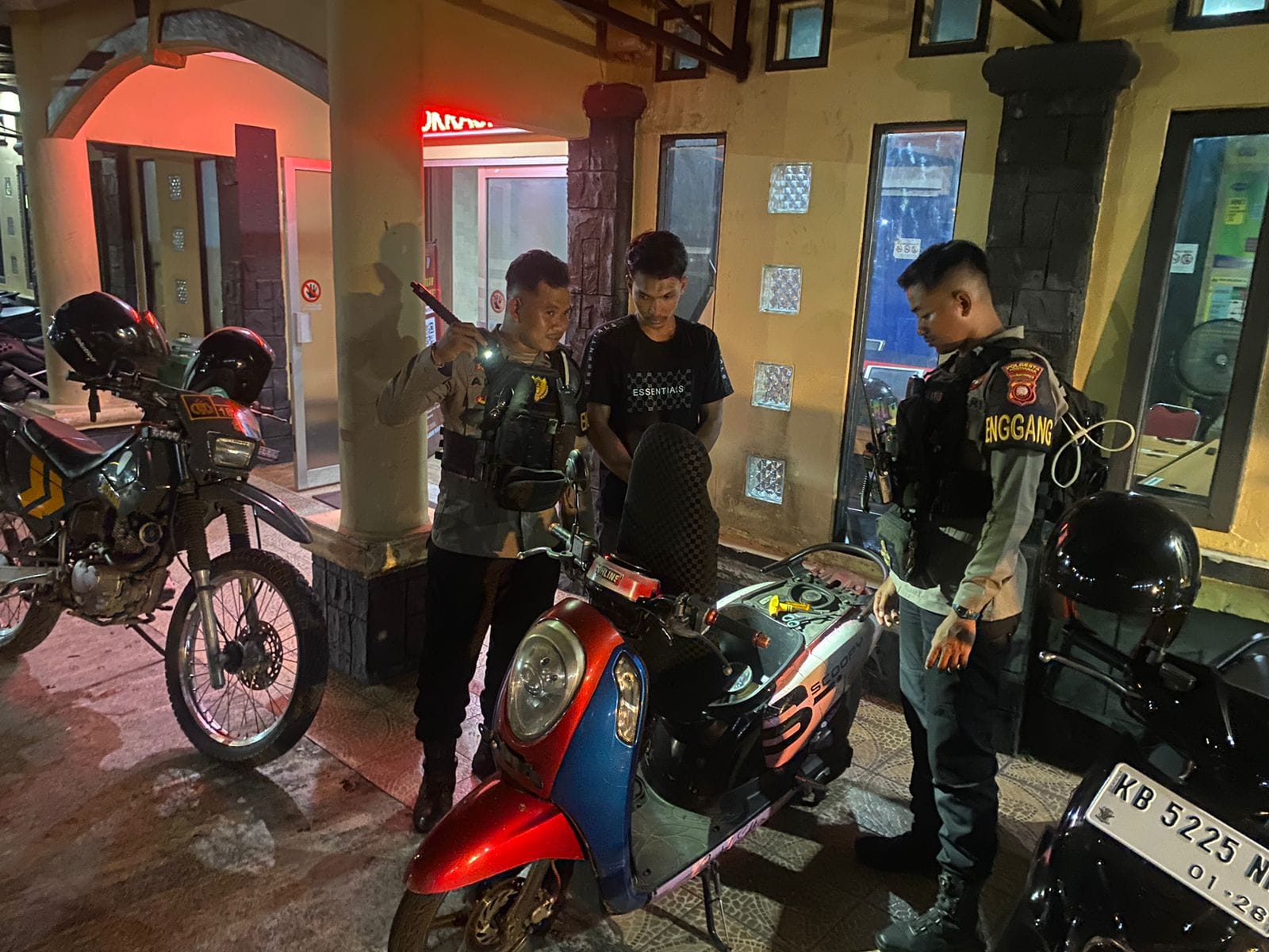 Patroli Enggang Bergerak Cepat Tindaklanjuti Aduan Warga, Terduga Penipu Berhasil Diamankan