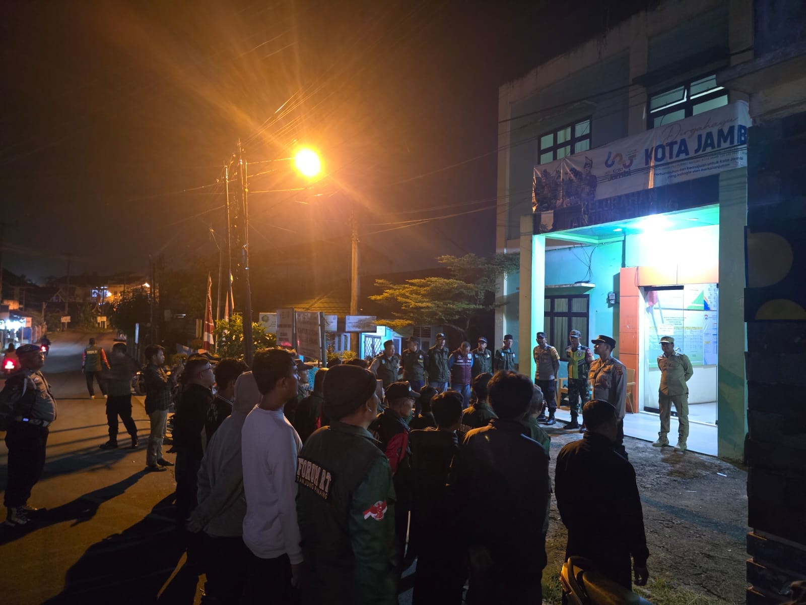 Sinergitas Polri dan Masyarakat, Polsek Jambi Timur Gelar Apel Patroli Bersama Forum RT Kelurahan Tanjung Pinang