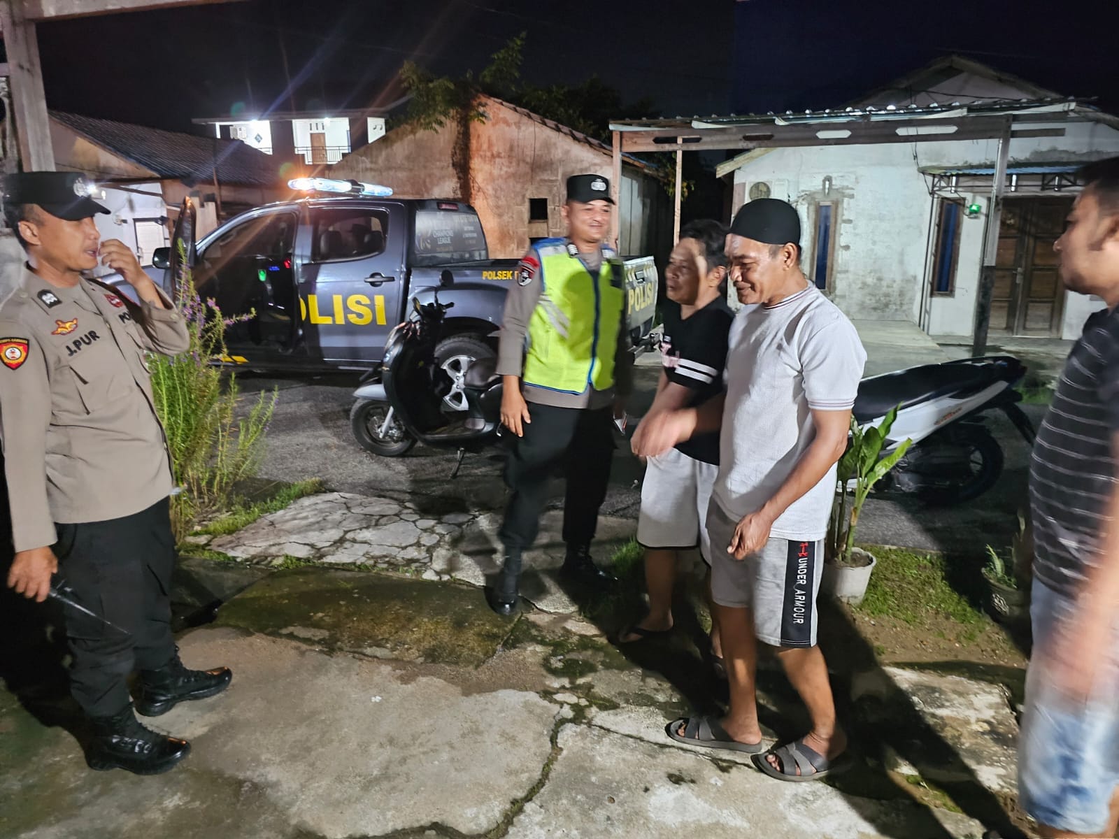 Patroli Enggang Polsek Pontianak Utara Intensif Dialog dengan Masyarakat Jaga Kamtibmas