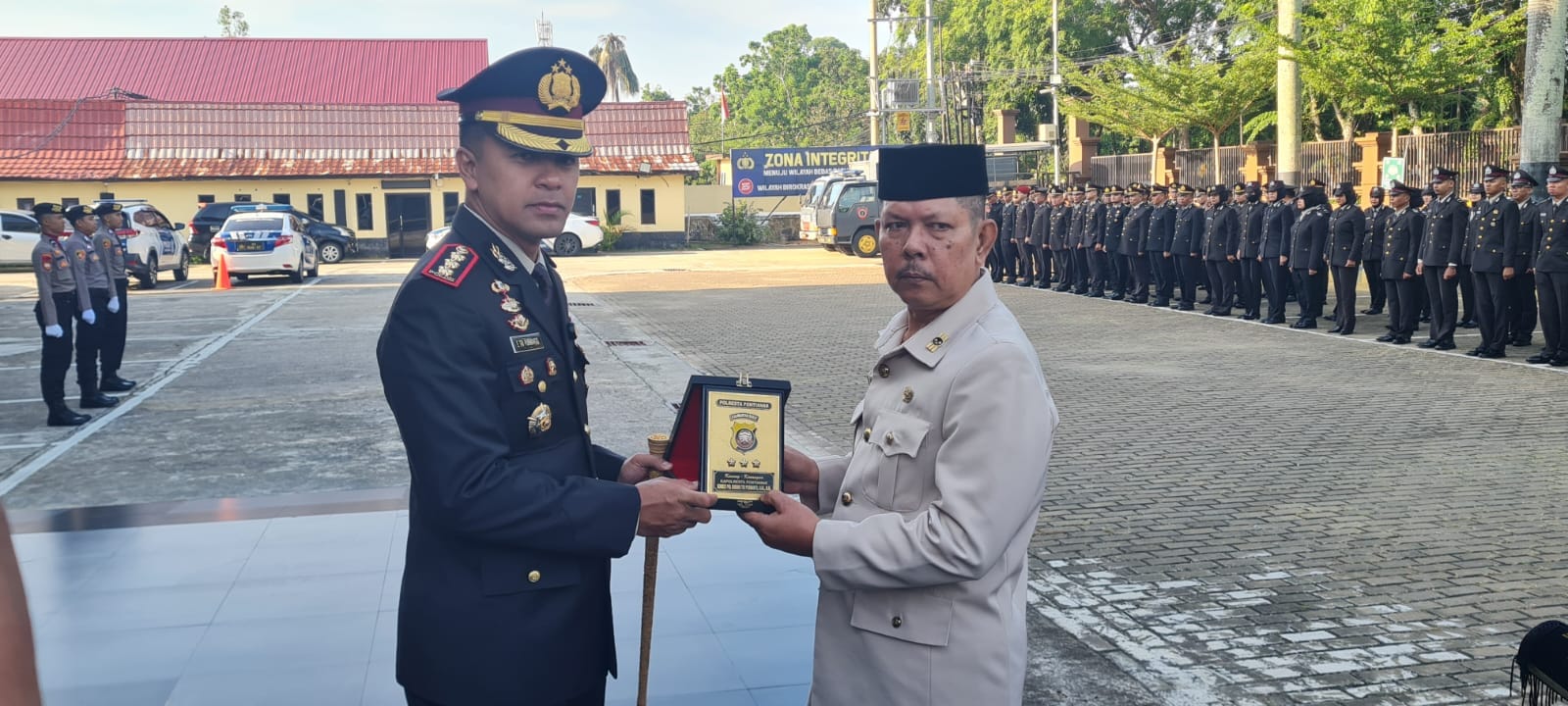 Kapolresta Pontianak Pimpin Upacara Pelepasan Personel Purna Bhakti sebagai Bentuk Penghormatan atas Dedikasi Pengabdian