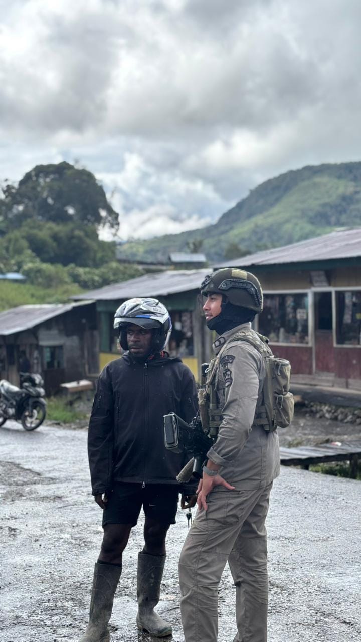 Humanis dan Preventif, Patroli Dialogis Ops Damai Cartenz 2026 Tingkatkan Rasa Aman Warga Distrik Sinak