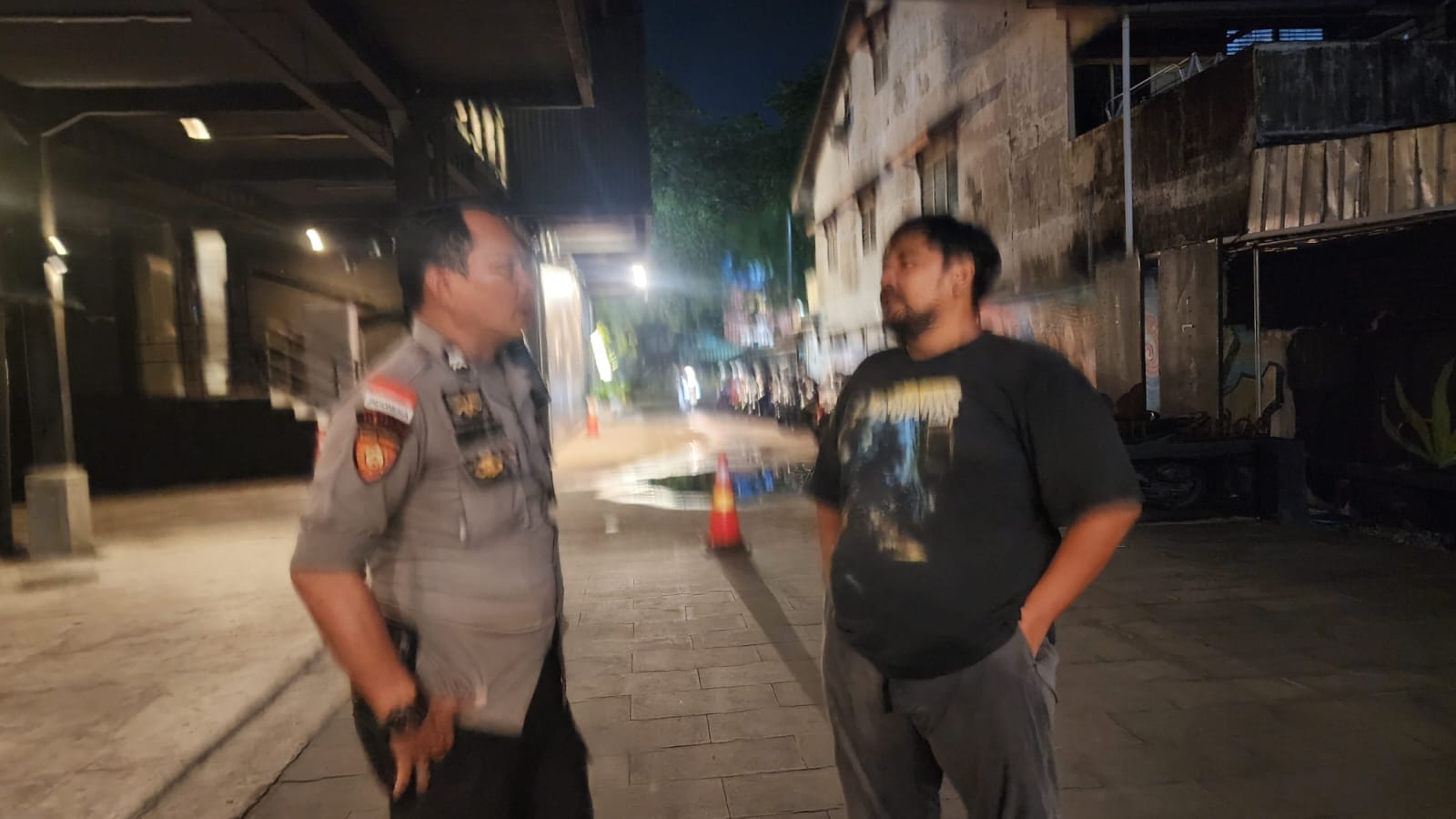 Melalui Patroli Kamtibmas, Polsek Pontianak Barat Ajak Pengunjung dan Pengelola Cafe Port 99 Jaga Keamanan Bersama