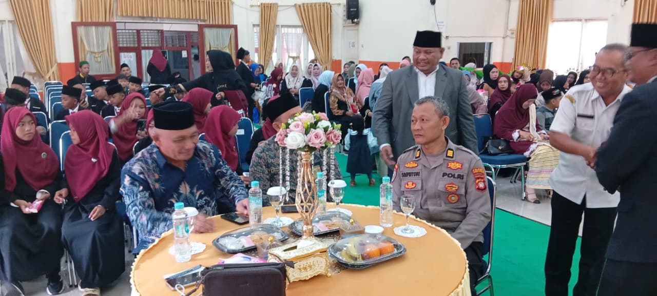 Kanit Binmas Polsek Pontianak Timur Hadiri Haflah Akhirussanah dan Dies Mauludiyah ke-21 di Saigon