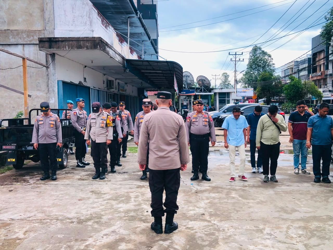 Pengamanan Ketat dan Humanis, Polsek Pontianak Kota Bersama Polresta Kawal Eksekusi Pengosongan Bangunan