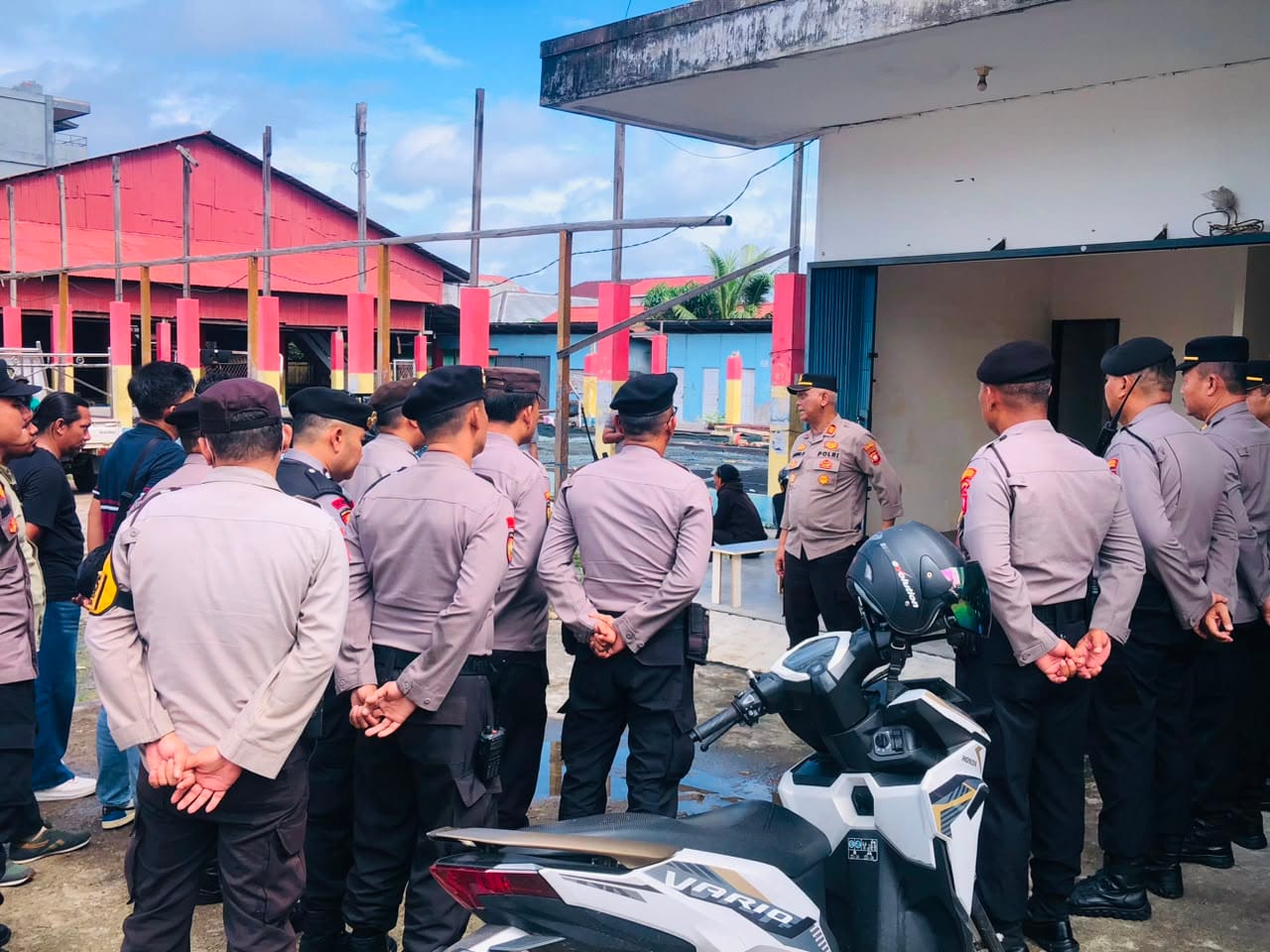 Sinergi Pengamanan, Polsek Pontianak Kota Bersama Polresta Kawal Pelaksanaan Eksekusi Bangunan