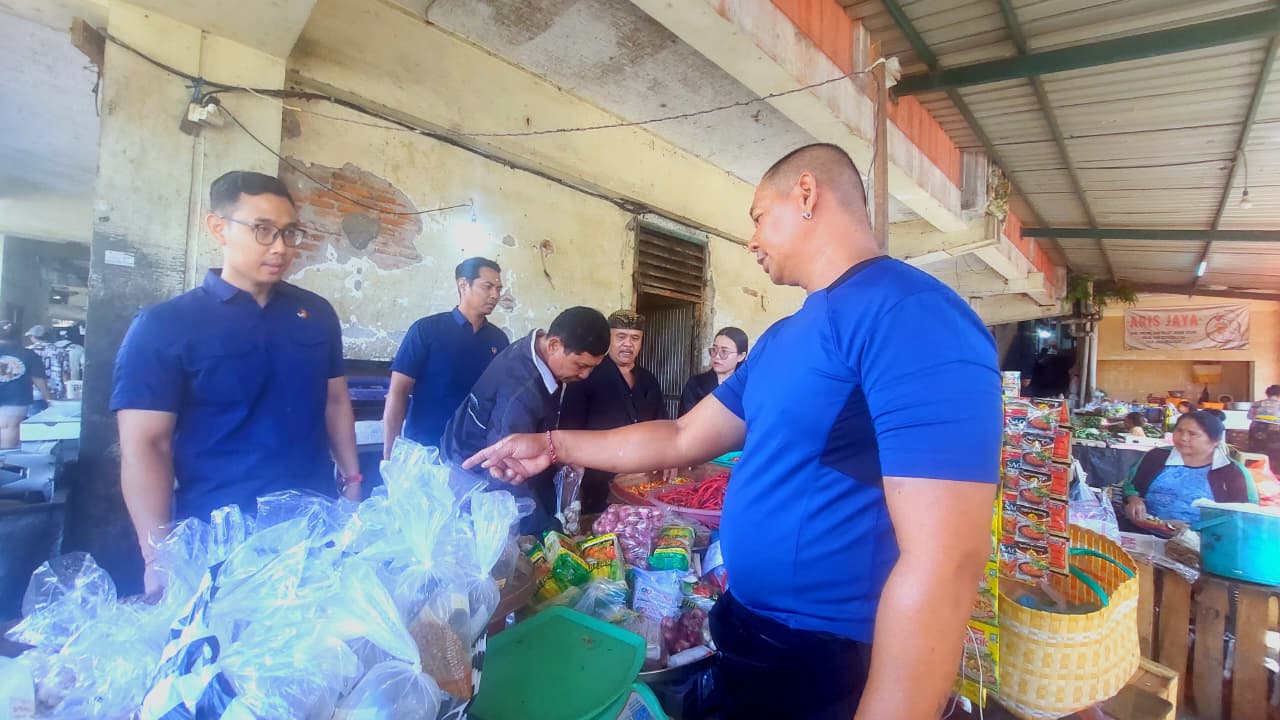 Jelang Hari Raya Galungan & Kuningan, Satgas Saber Pangan Polda Bali Sidak Pasar Pastikan Harga Bapokting Tetap Stabil