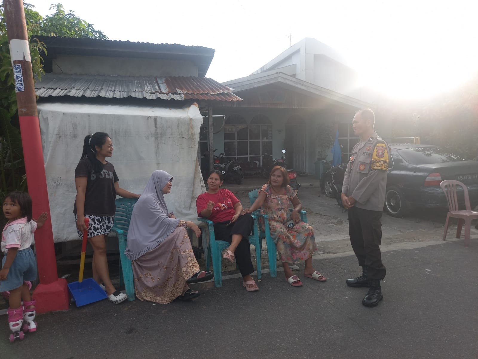 Ciptakan Lingkungan Aman, Bhabinkamtibmas Sei Jawi Dalam Intensifkan Patroli Dialogis di Permukiman Warga