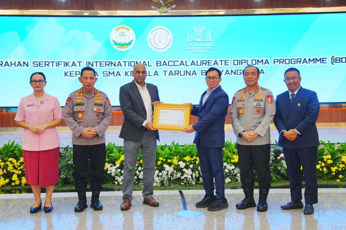Dianugerahi Sertifikat IBDP SMA KTB, Kapolri Dorong Lahirnya SDM Unggul Menuju Indonesia Emas 2045