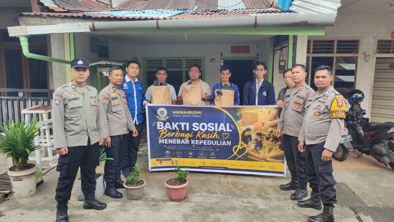 Tebar Kepedulian untuk Sesama, Satbinmas Polresta Pontianak Bersama Yayasan Hikmah Budi Salurkan Bantuan Sosial