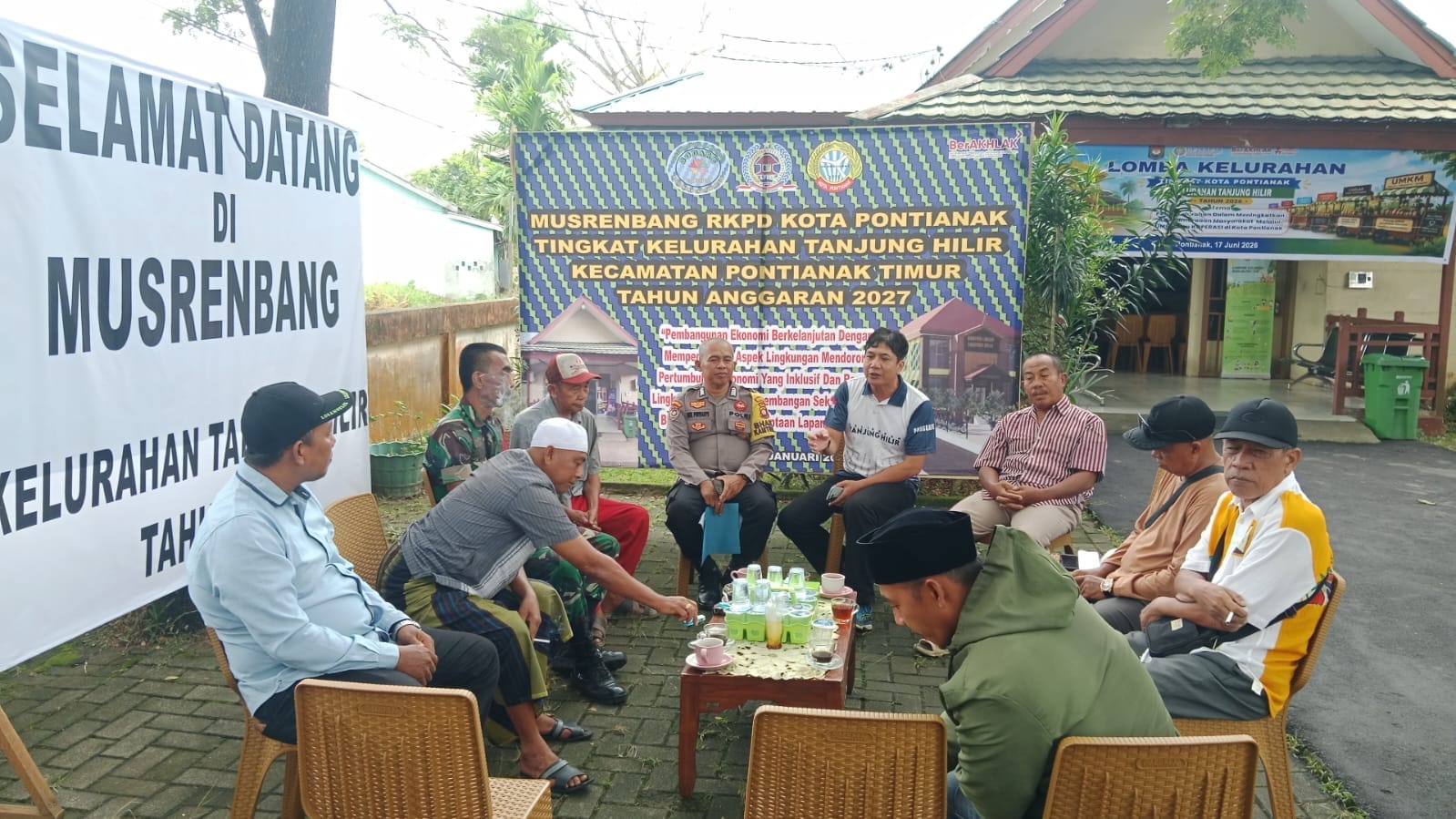 Perkuat Mediasi dan Musyawarah, Bhabinkamtibmas Tanjung Hilir Ikuti Rembug Desa Terkait Wakaf