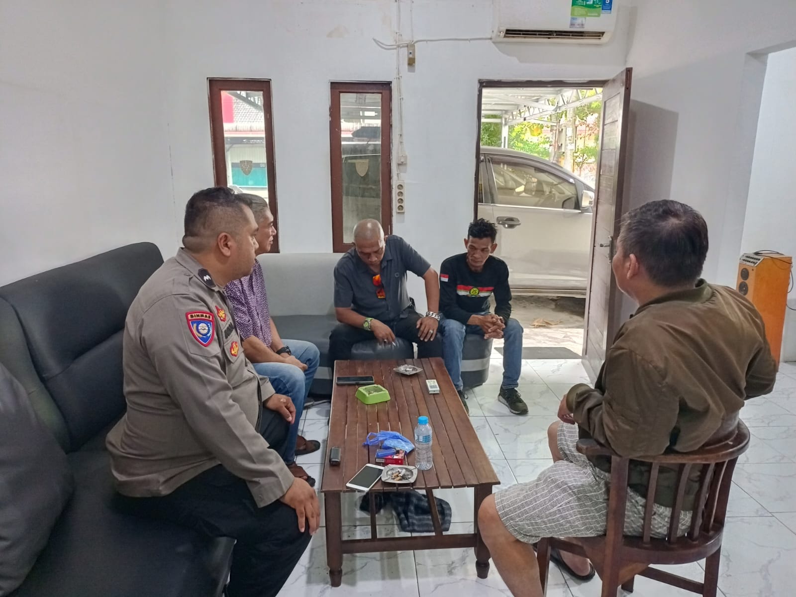 Mediasi Humanis Bhabinkamtibmas, Perselisihan Warga di Pasar Mawar Berakhir Kondusif