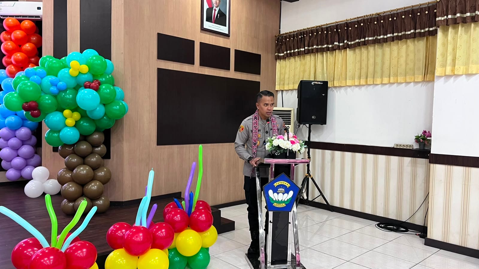 Meriah dan Penuh Haru, Kapolresta Pontianak Saksikan Pelepasan Siswa TK Kemala Bhayangkari 01