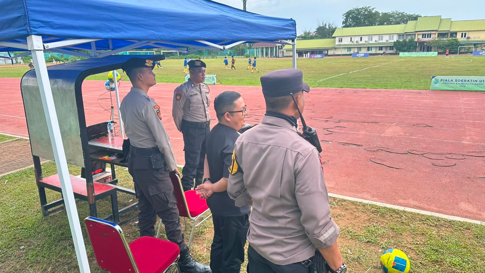 Dukung Pembinaan Atlet Muda, Polsek Pontianak Selatan Amankan Kompetisi Sepak Bola Soeratin U-13 2026