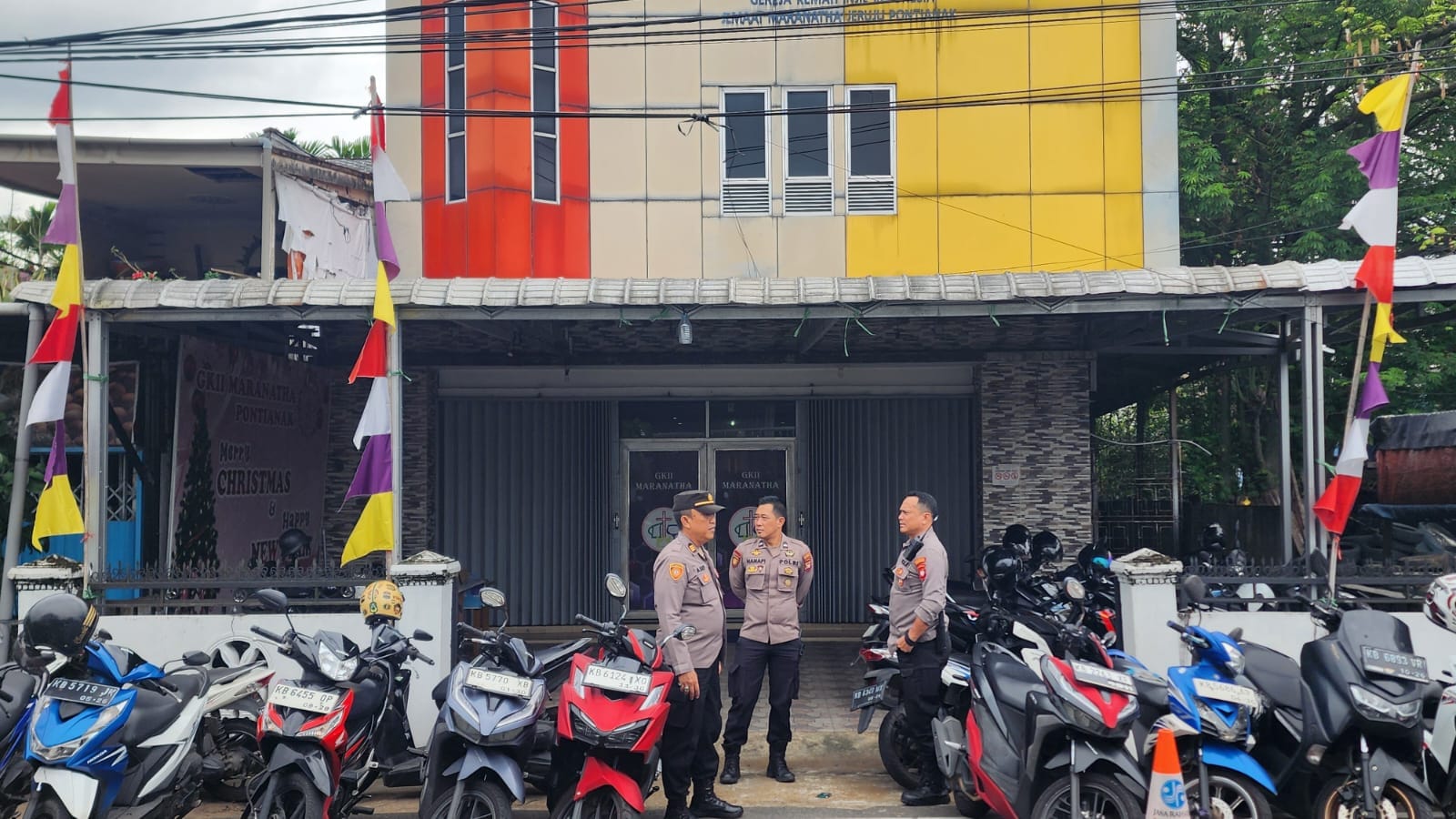 Polsek Pontianak Barat Perkuat Patroli Gereja, Pastikan Ibadah Minggu Berlangsung Aman dan Kondusif