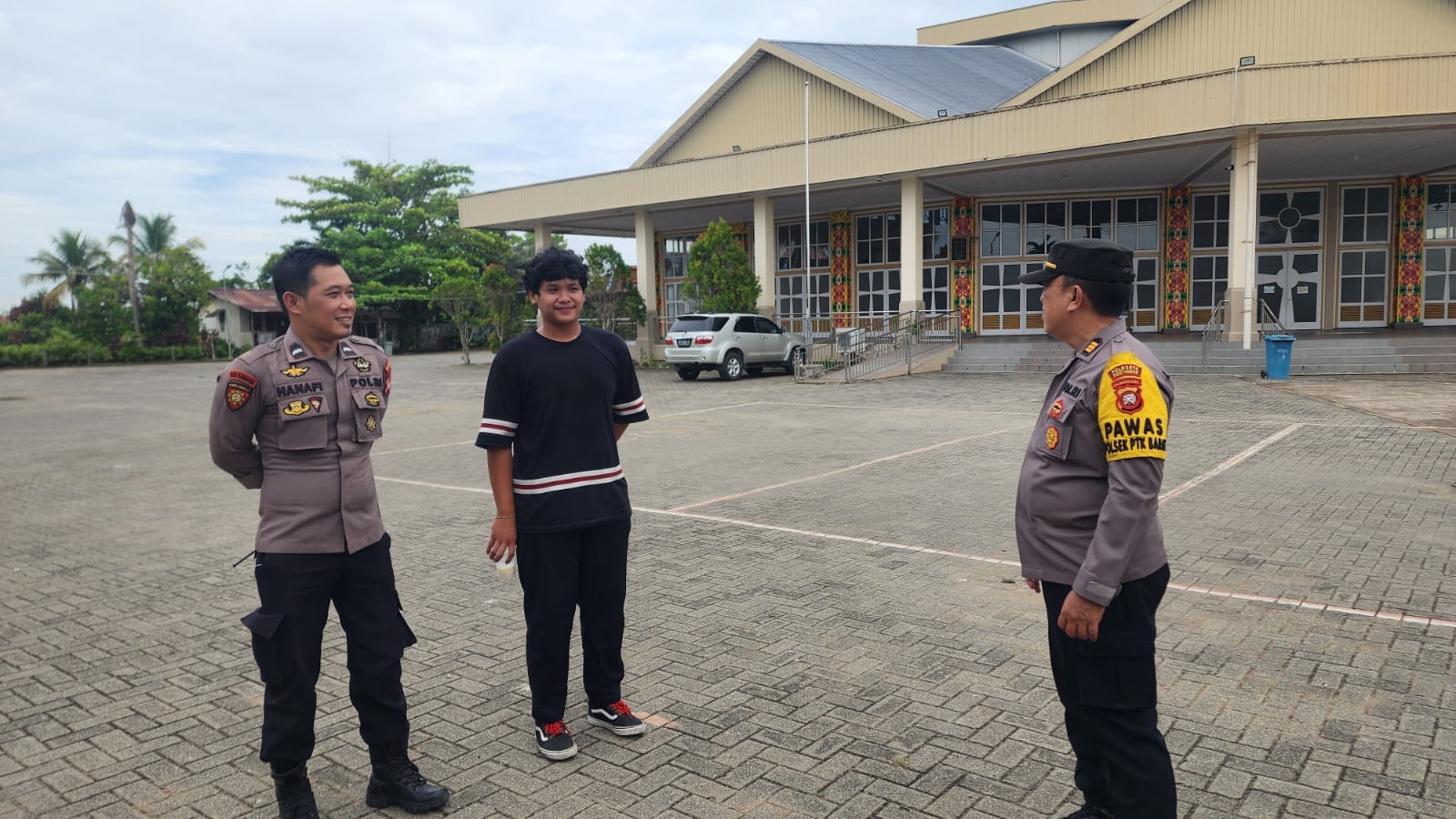 Jaga Kekhusyukan Umat Beribadah, Personel Enggang Polsek Pontianak Barat Amankan Ibadah Minggu
