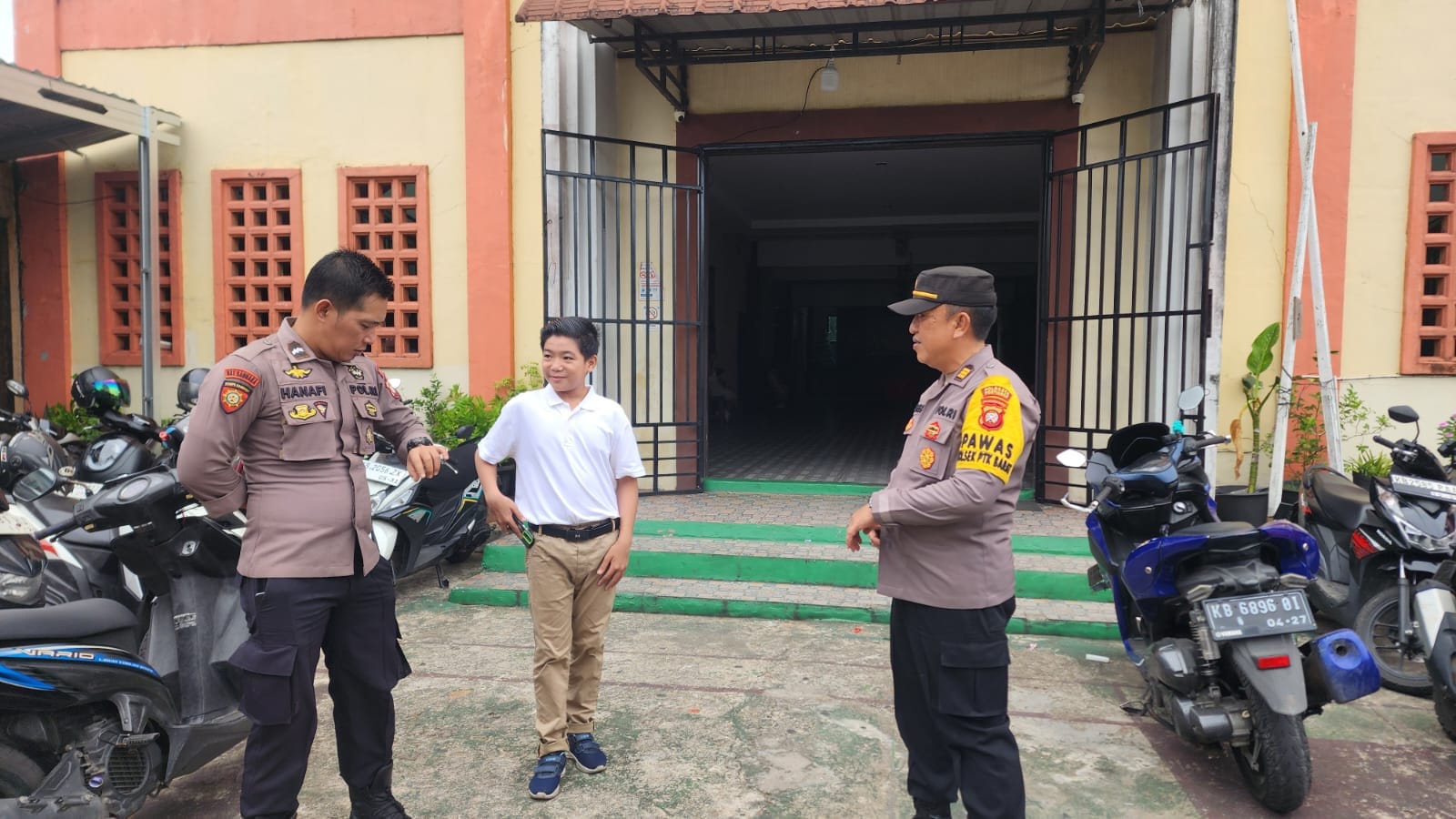 Enggang Polsek Pontianak Barat Laksanakan Patroli dan Pengamanan Ibadah Minggu di Sejumlah Gereja