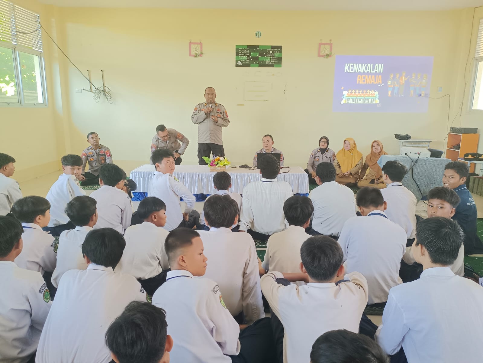 Cegah Kenakalan Remaja Sejak Dini, Sat Binmas Polresta Pontianak Sambangi SMP Negeri 22 Pontianak