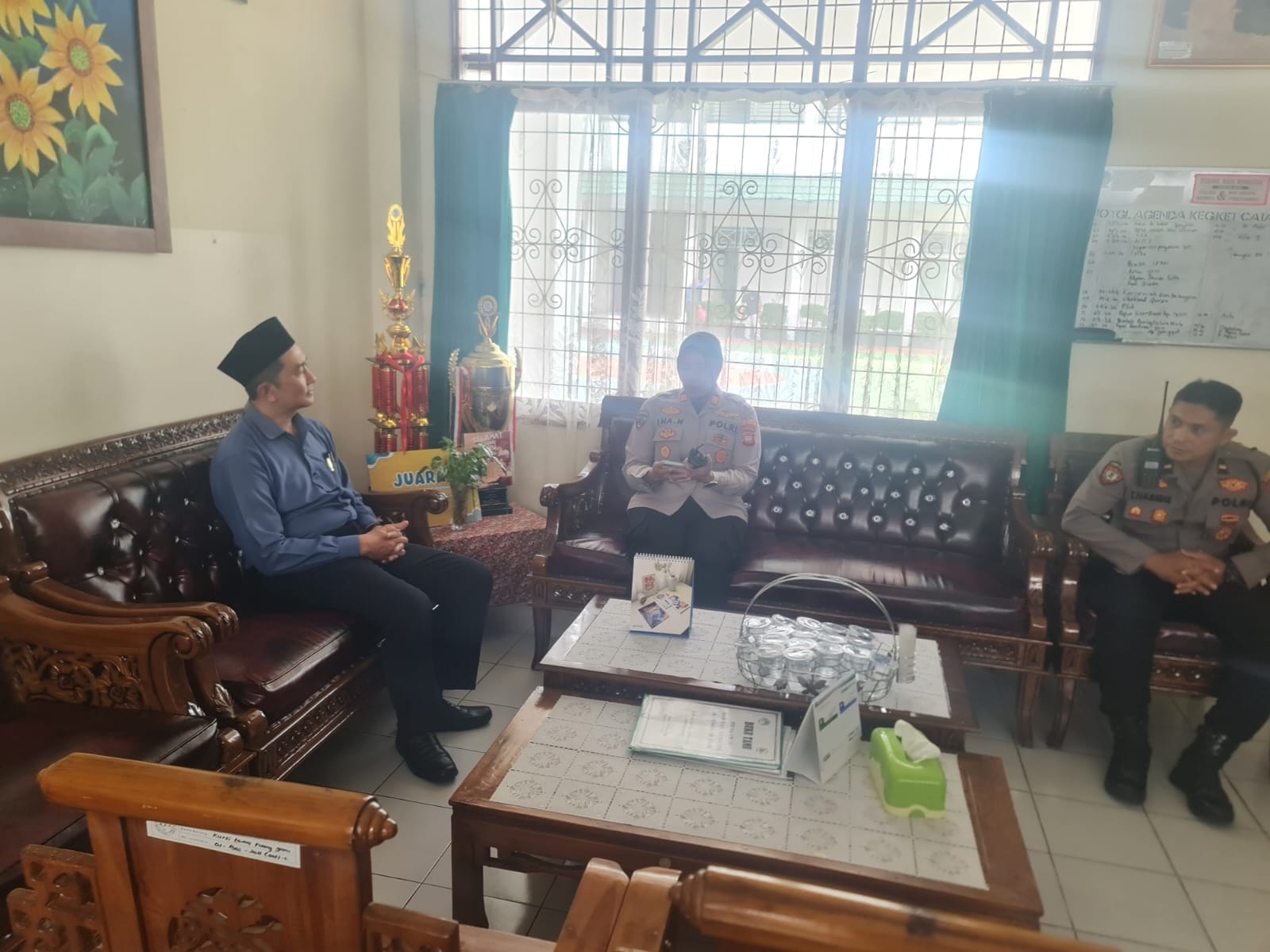 Kapolsek Pontianak Selatan Sambangi Sekolah Al-Azhar, Perkuat Silaturahmi dan Keamanan Lingkungan Pendidikan