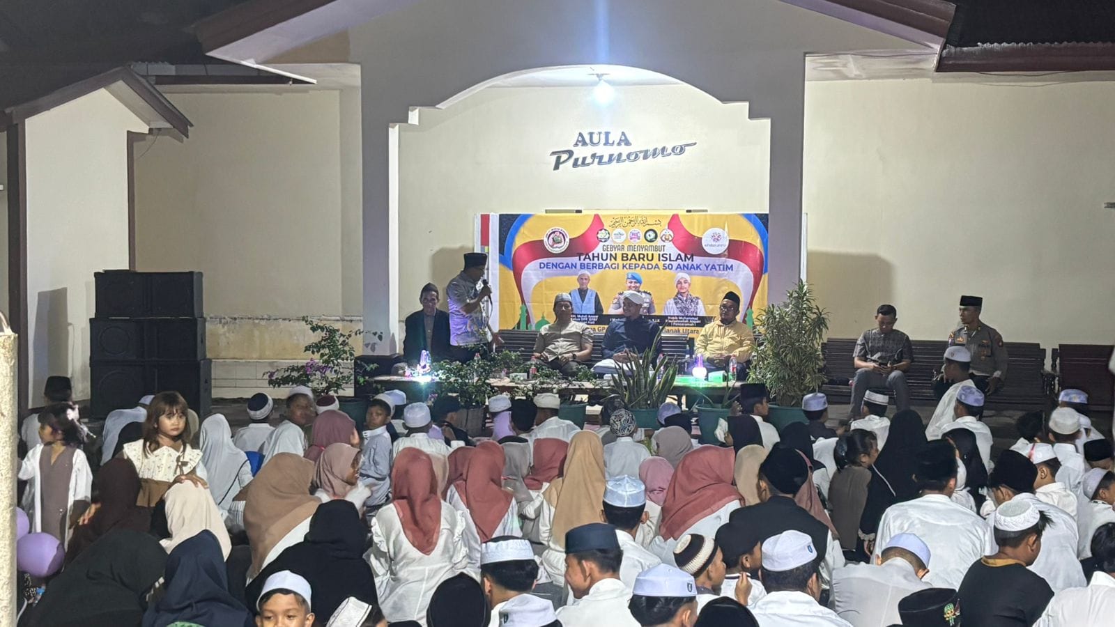 Wujud Kepedulian Sosial, Polsek Pontianak Utara Laksanakan Doa Bersama dengan Anak Yatim dalam Rangka Hari Bhayangkara ke-80