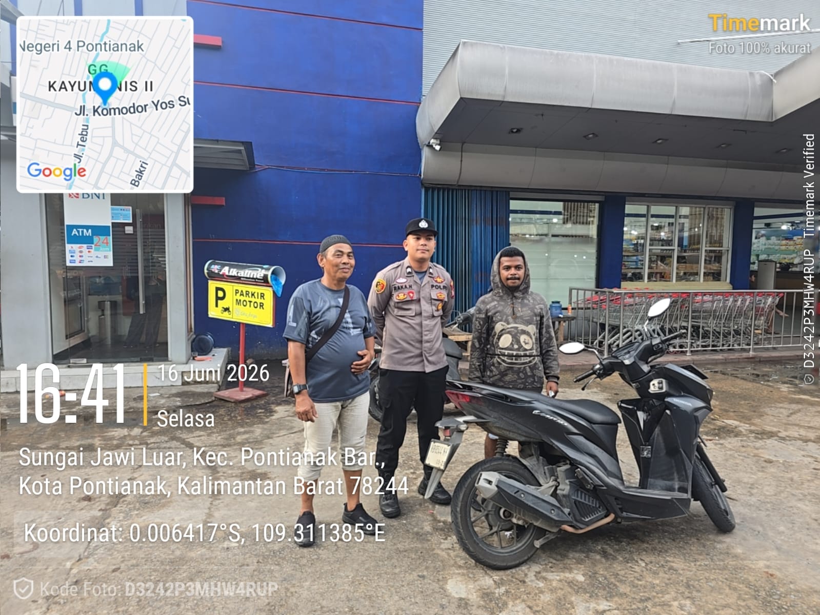Cegah Aksi Pencurian Kendaraan, Polsek Pontianak Barat Gelar Patroli dan Himbauan Kamtibmas di Swalayan