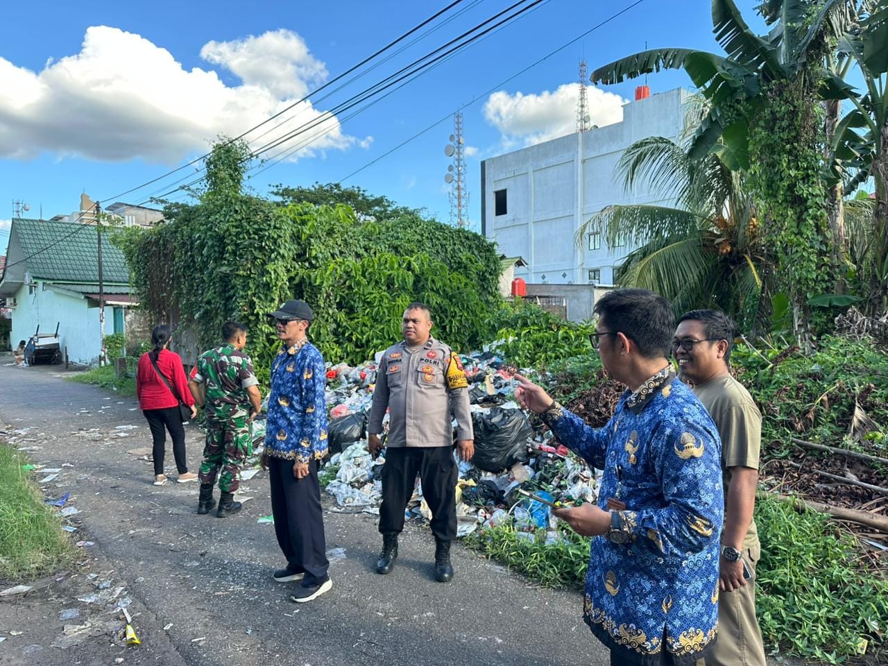Respons Cepat Aduan Warga, Tiga Pilar Darat Sekip Tertibkan Lokasi Pembuangan Sampah Liar