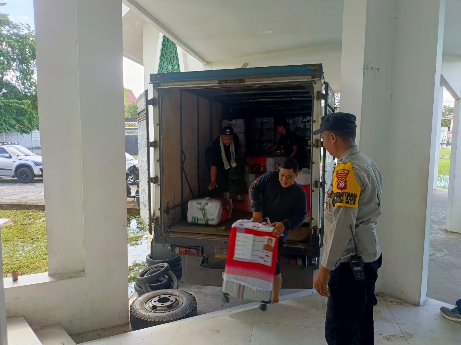 Penuh Kehangatan, Polsek Pontianak Selatan Kawal Kedatangan Jamaah Haji Hingga Berjalan Lancar