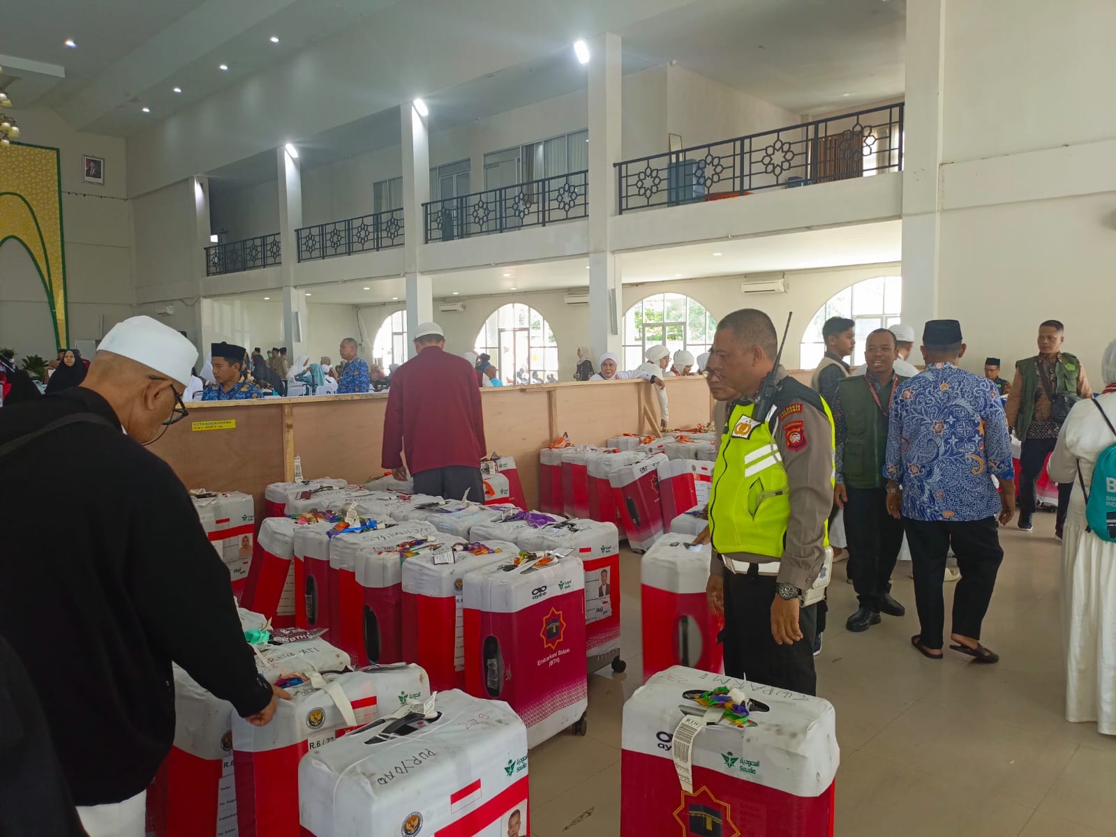 Polsek Pontianak Selatan Amankan Kedatangan Jamaah Haji, Ciptakan Situasi Aman dan Kondusif