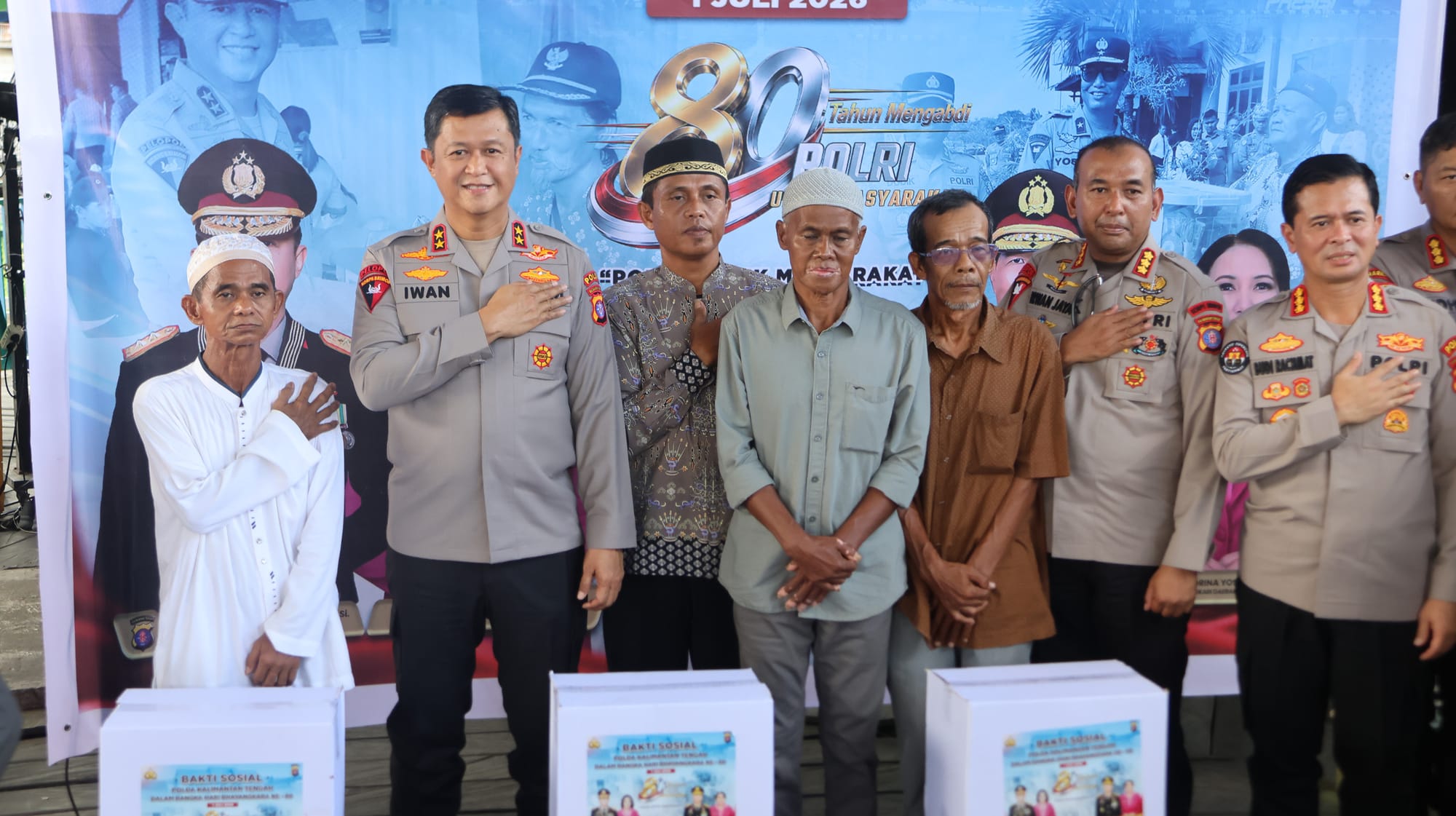 Wujud Kepedulian Polri, Polda Kalteng Hadirkan Bantuan Sosial dan Pelayanan Kesehatan bagi Korban Kebakaran di Palangka Raya