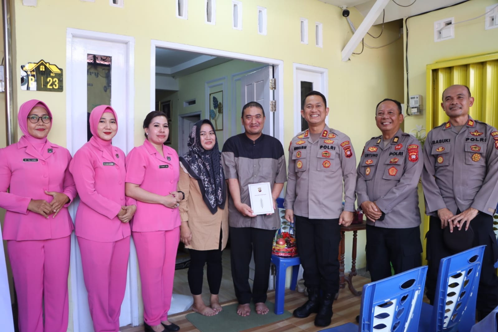 Kapolresta Pontianak Pererat Silaturahmi dengan Purnawirawan dan Personel Sakit Jelang Hari Bhayangkara