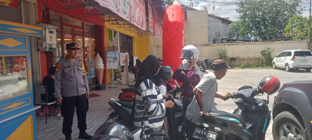 Patroli Dialogis Enggang Timur, Juru Parkir Diajak Aktif Jaga Keamanan Lingkungan