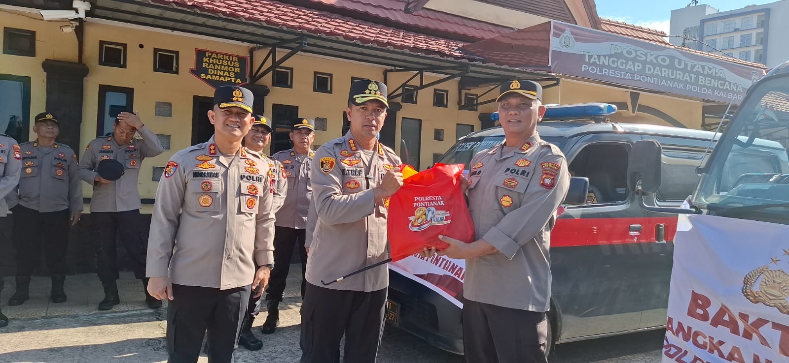 Kapolresta Pontianak Salurkan 1.000 Paket Sembako, Wujud Kepedulian Polri di Hari Bhayangkara ke-80