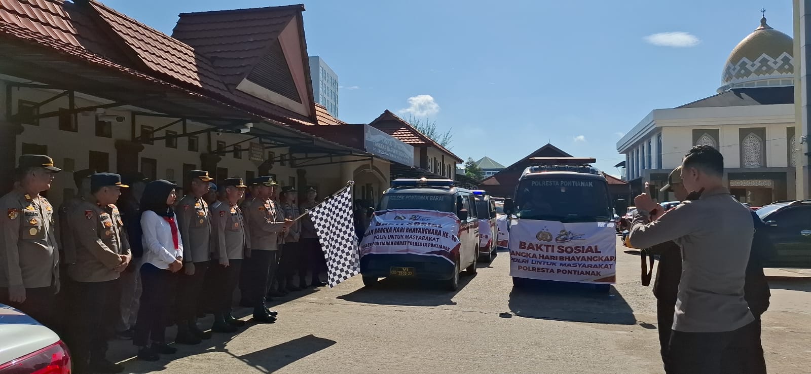 Sambut Hari Bhayangkara ke-80, Kapolresta Pontianak Lepas 1.000 Paket Sembako untuk Masyarakat
