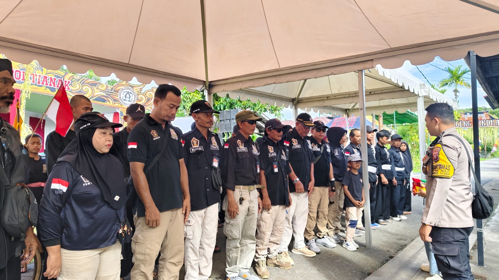 Wujud Kedekatan Polri dan Masyarakat, Bhabinkamtibmas Siantan Hulu Hadir di HUT Komunitas Kuda Kepang ke-62