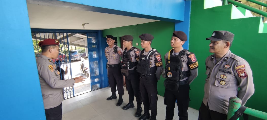 Pastikan Keamanan Final Soeratin U-13, Personel Polsek Pontianak Kota dan Polresta Pontianak Siaga di Lapangan