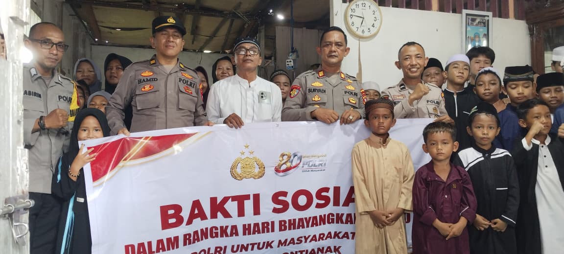 Wujud Kepedulian di HUT Bhayangkara ke-80, Kapolsek Pontianak Timur Berikan Bantuan Sosial untuk Ponpes Azzahra