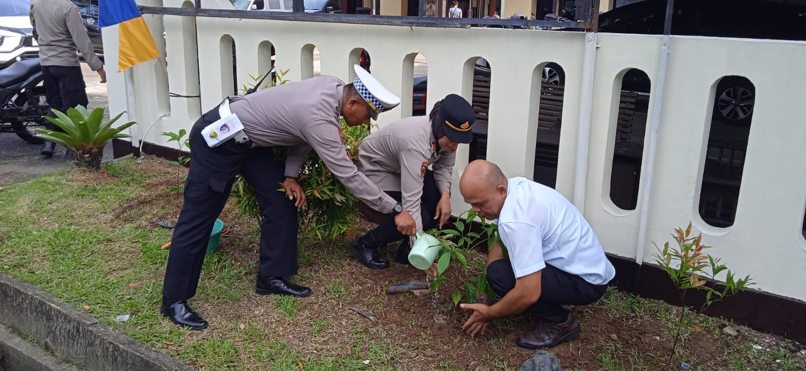 Sambut Hari Bhayangkara ke-80, Polsek Pontianak Selatan Gelar Penanaman Pohon Dipimpin Langsung Kapolsek
