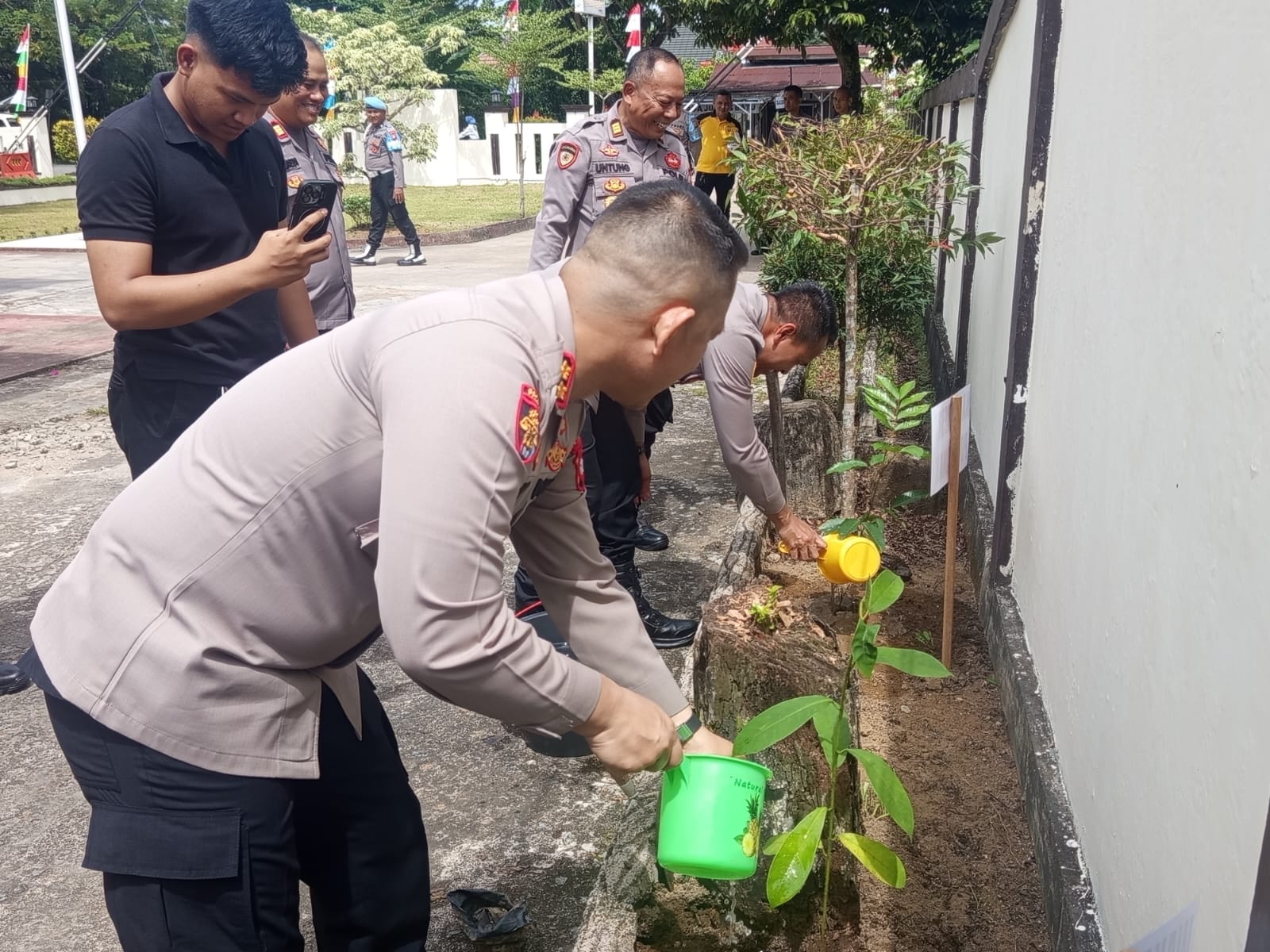 Sambut Hari Bhayangkara ke-80, Polresta Pontianak Gelar Gerakan Indonesia Asri untuk Wujudkan Lingkungan Bersih dan Hijau