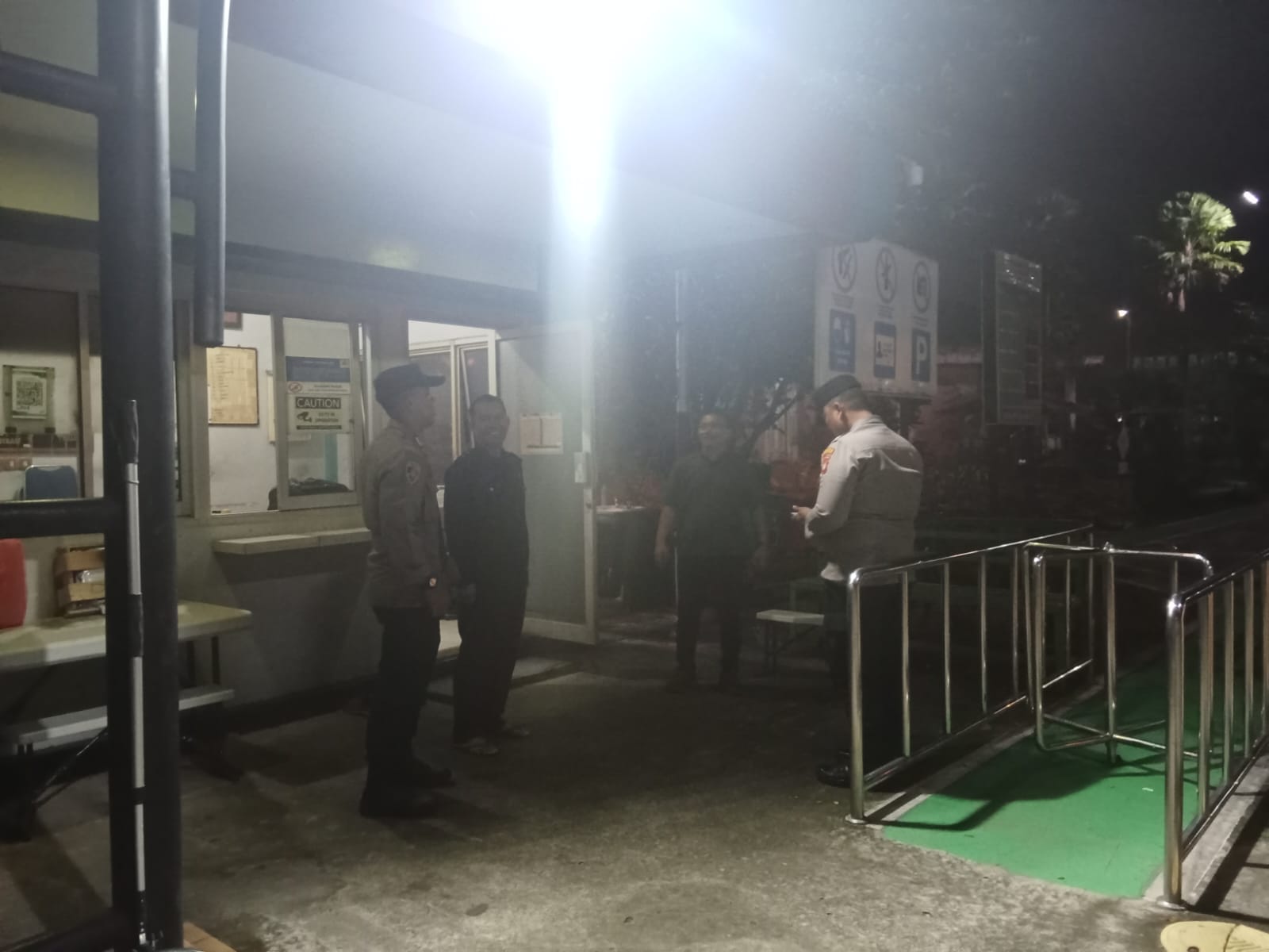 Patroli Dialogis dan Sambang Rutin, Polisi Jaga Situasi Kamtibmas Tetap Aman di Pontianak Selatan dan Tenggara