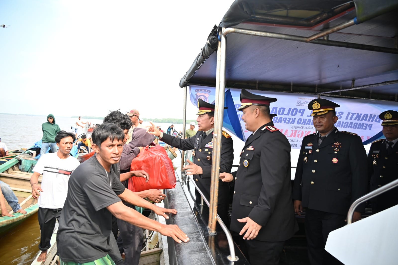 Peringati Hari Bhayangkara ke-80, Wakapolda Jambi Pimpin Tabur Bunga di Kuala Tungkal dan Salurkan Bantuan Sosial