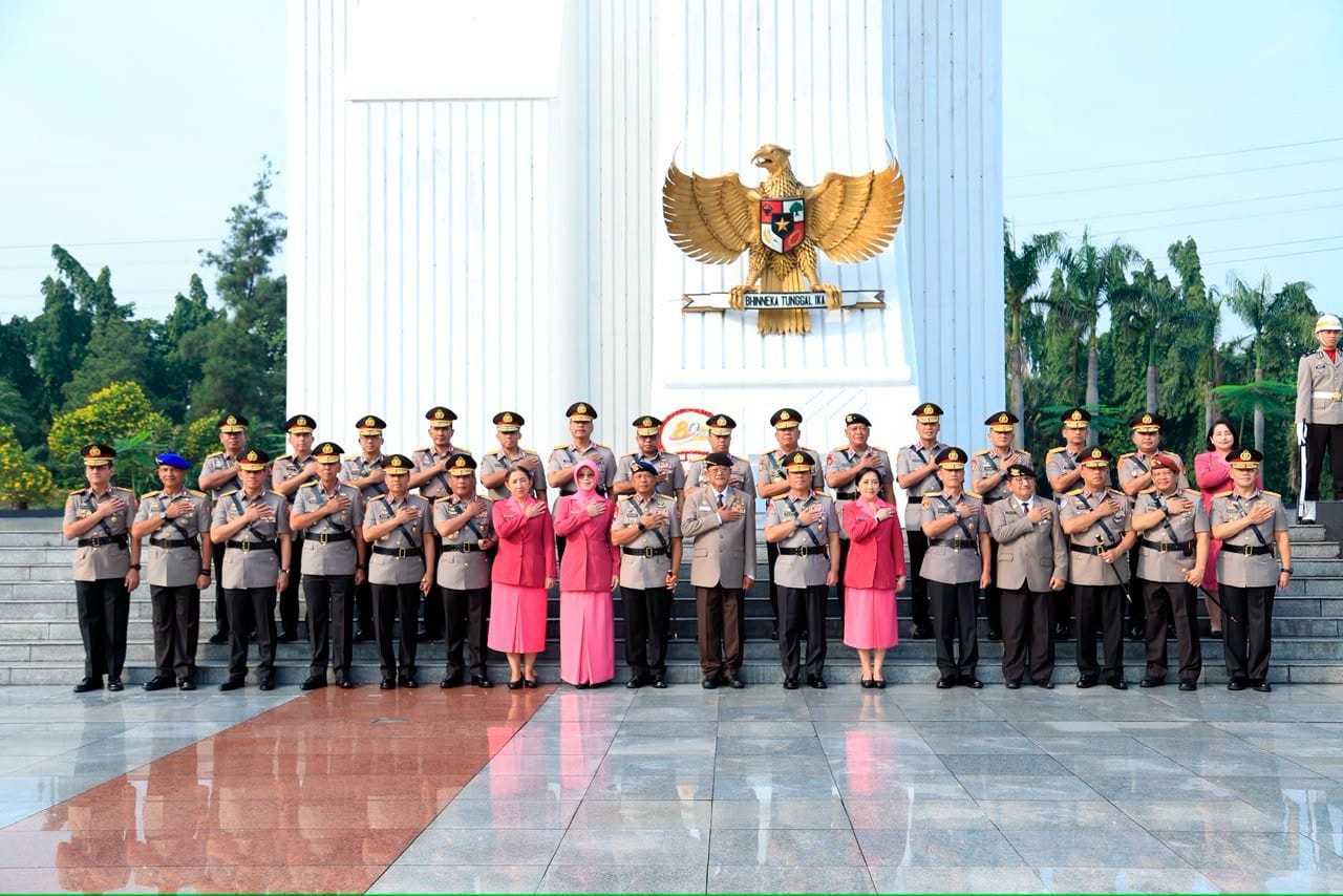Sambut Hari Bhayangkara ke-80, Polri Laksanakan Ziarah dan Tabur Bunga sebagai Wujud Penghormatan kepada Para Pahlawan