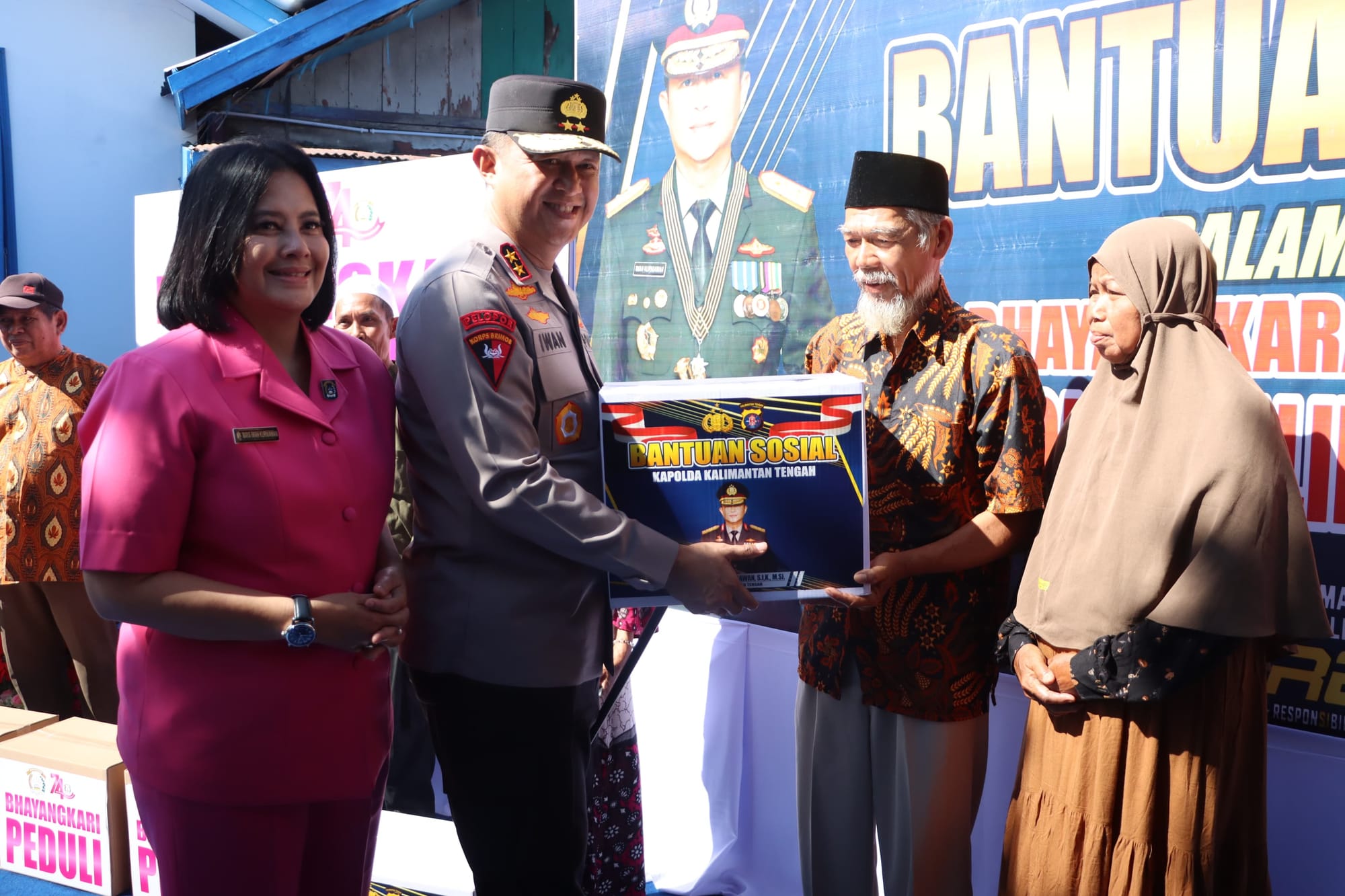 Hadir Membantu Masyarakat, Kapolda Kalteng Resmikan Program Bedah Rumah bagi Warga di Kapuas