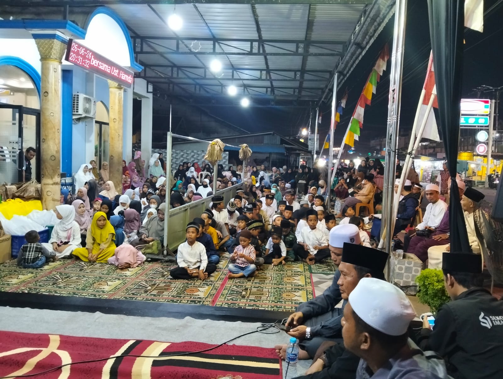 Hadiri Penutupan Festival Muharram 1448 H, Bhabinkamtibmas Sei Beliung Sampaikan Pesan Kamtibmas kepada Warga