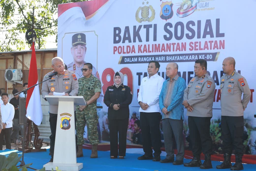 Wujud Kepedulian Polri, Polda Kalsel Gelar Bakti Sosial dengan Menyalurkan Ribuan Paket Sembako