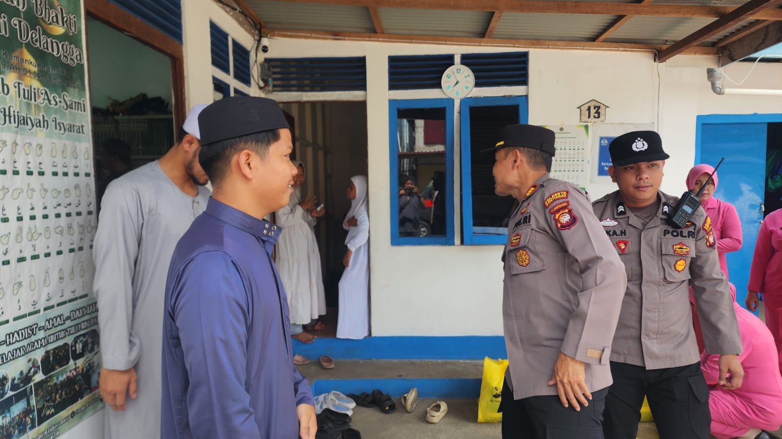 Sambut HUT Bhayangkara ke-80, Polsek Pontianak Barat Gelar Bakti Sosial, Salurkan Bingkisan untuk Warga yang Membutuhkan