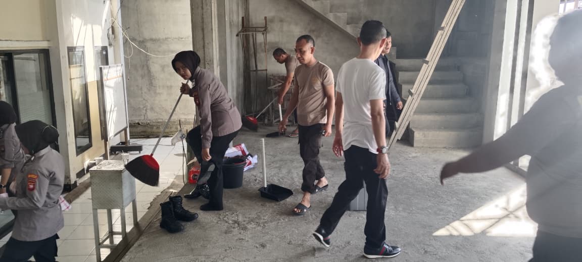 Peringati Hari Bhayangkara ke-80, Polsek Pontianak Timur Gelar Bakti Religi di Masjid Nurul Islam Dipimpin Wakapolsek