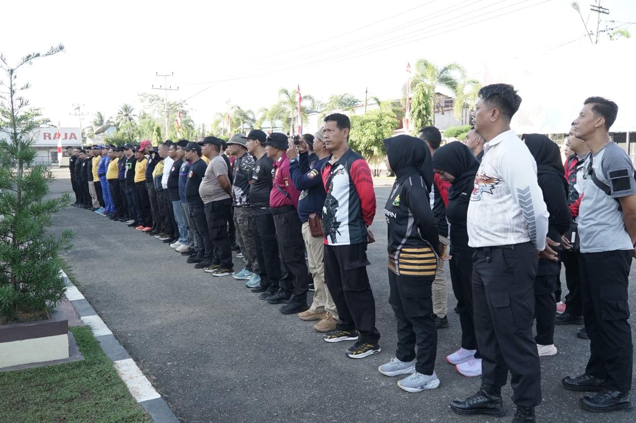 Peringati Hari Bhayangkara ke-80, Personel Polresta Pontianak Tunjukkan Kemampuan dalam Lomba Menembak