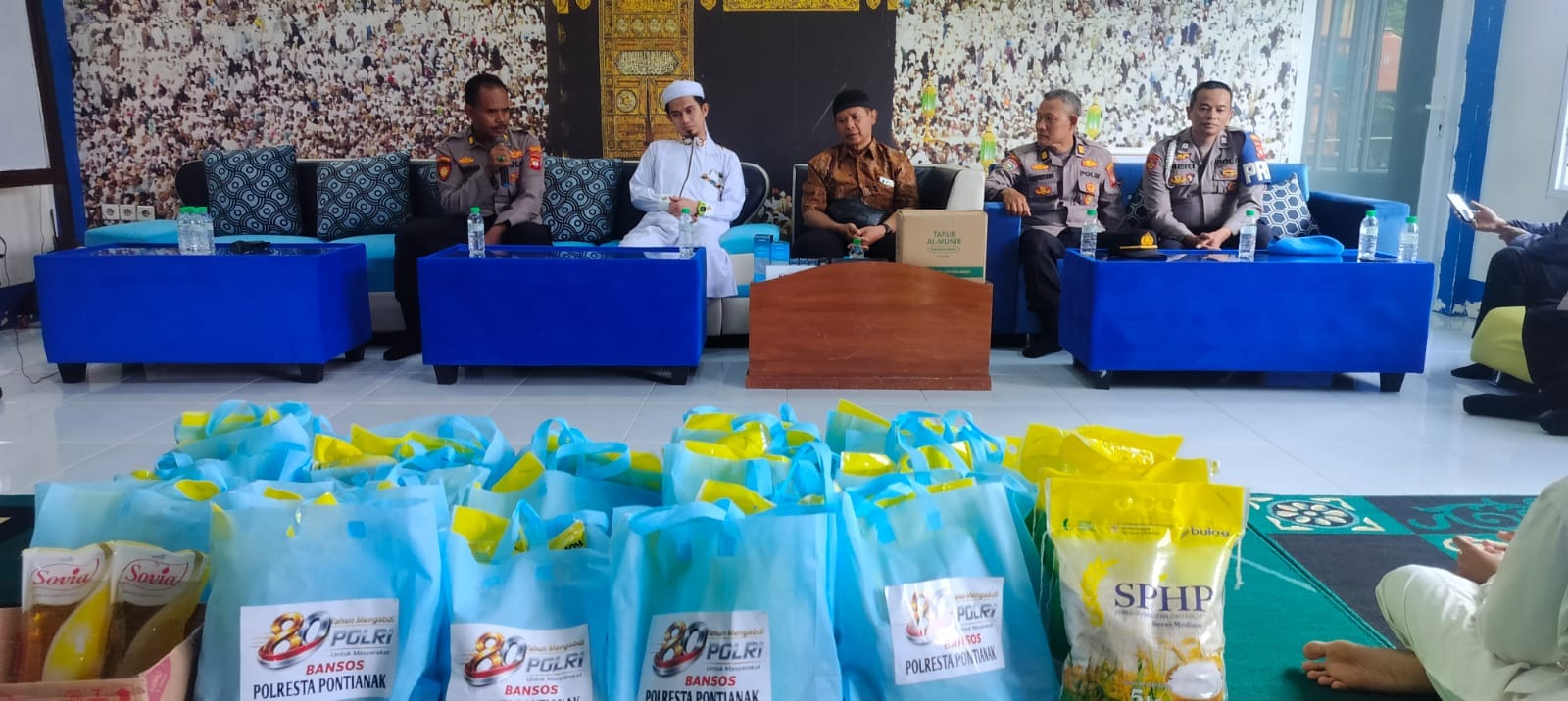Polsek Pontianak Timur Gelar Bansos di Pondok Tahfiz Qur'an Hisbah Al Mizan dalam Rangka HUT Bhayangkara ke-80
