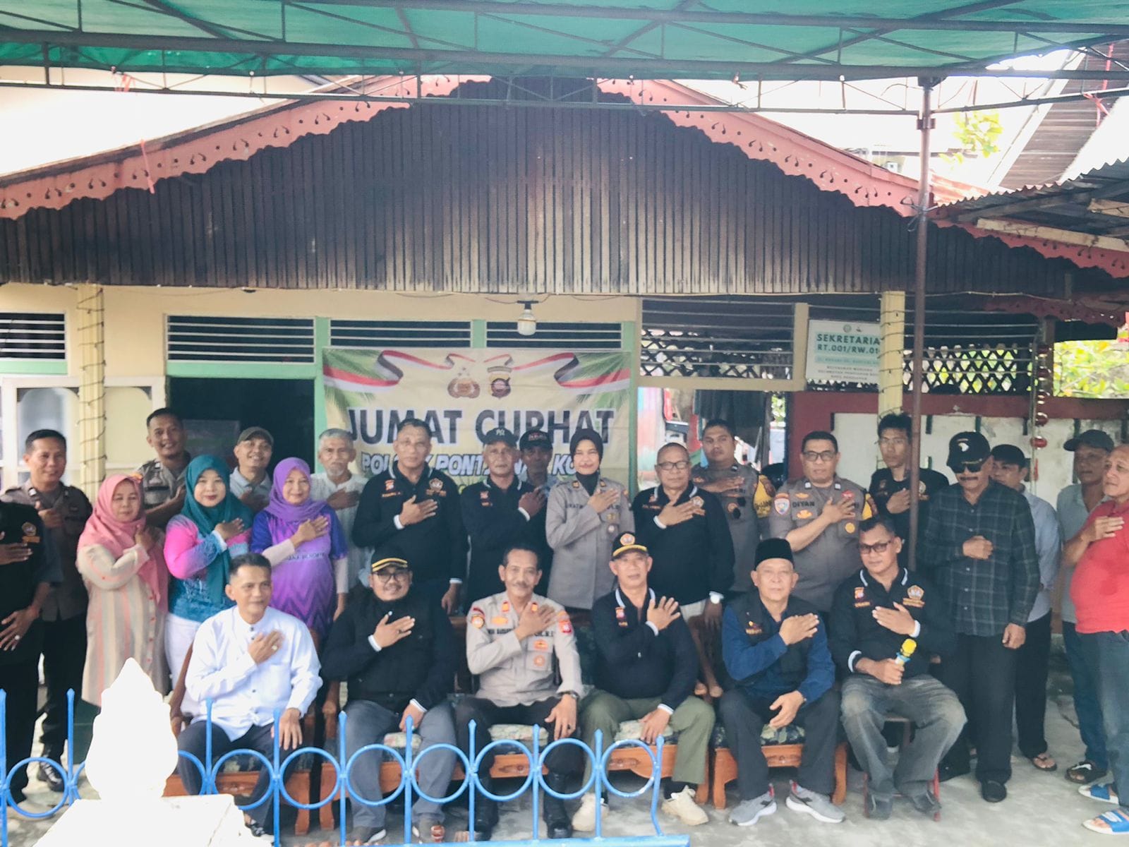 Pererat Kemitraan dengan Warga, Kapolsek Pontianak Kota Laksanakan Jumat Curhat di Kelurahan Mariana