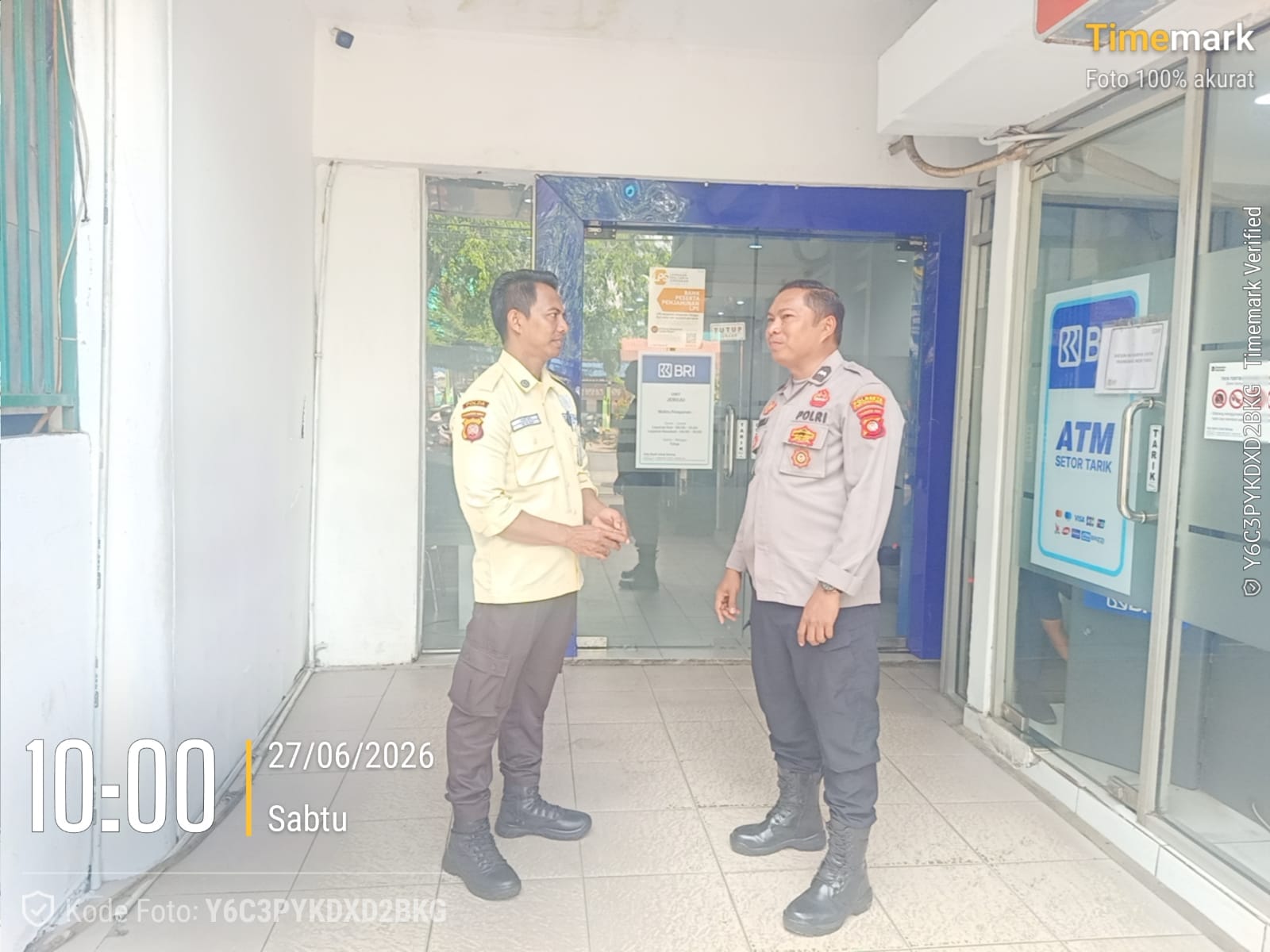 Enggang Polsek Pontianak Barat Sambangi Bank BRI, Sampaikan Pesan Kamtibmas kepada Petugas Keamanan